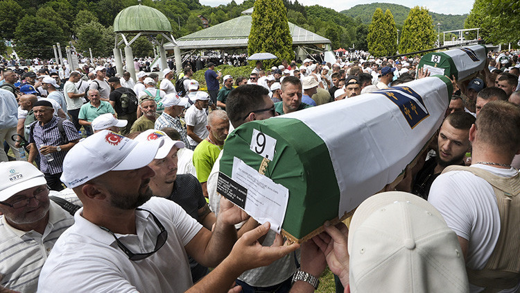 Soykirimin acisi dinmiyor srebrenitsada 10 kurban daha defnedildi 3whFvbXD